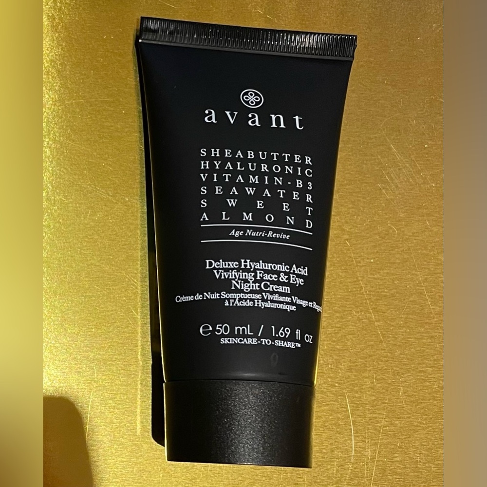 Avant: Shea Butter Hyaluronic Vit B3 Seawater Sweet Almond Vivifying Face & Eye